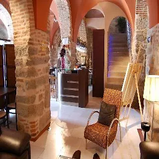 Usías 3*