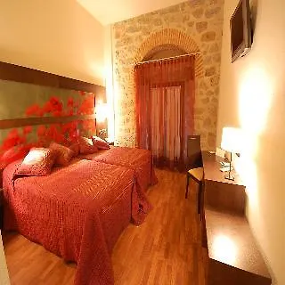 Usias Hotel 3*