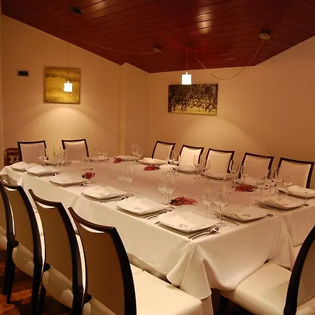 Usias Hotel 3*