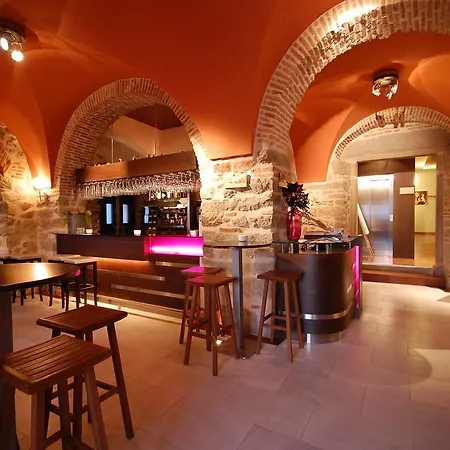 Hotel Usias 3*