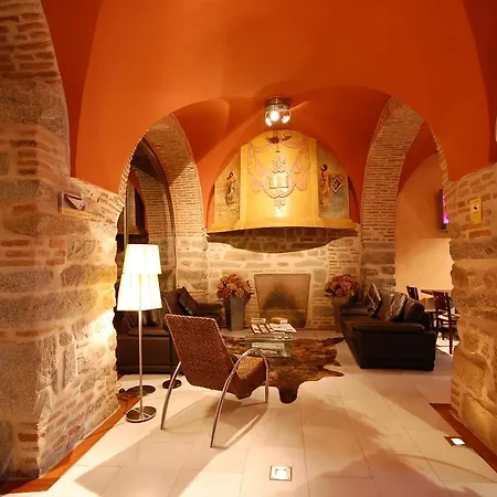 Usias Hotel