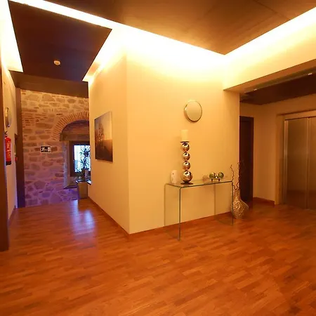 Usias Hotel 3*