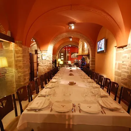 Usias Hotel