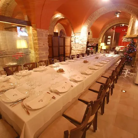 Usias Hotel 3*