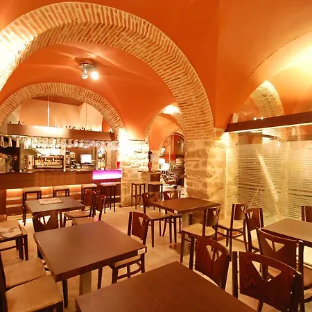 Hotel Usías 3*